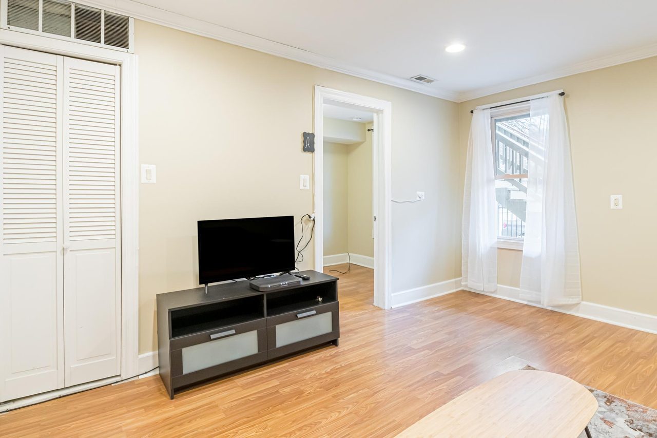  #1468: West Town - Full Bedroom B  -  #1468: West Town  - Gallery -  12