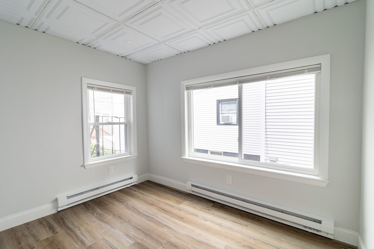 #1758: Somerville - Queen Bedroom A - 7