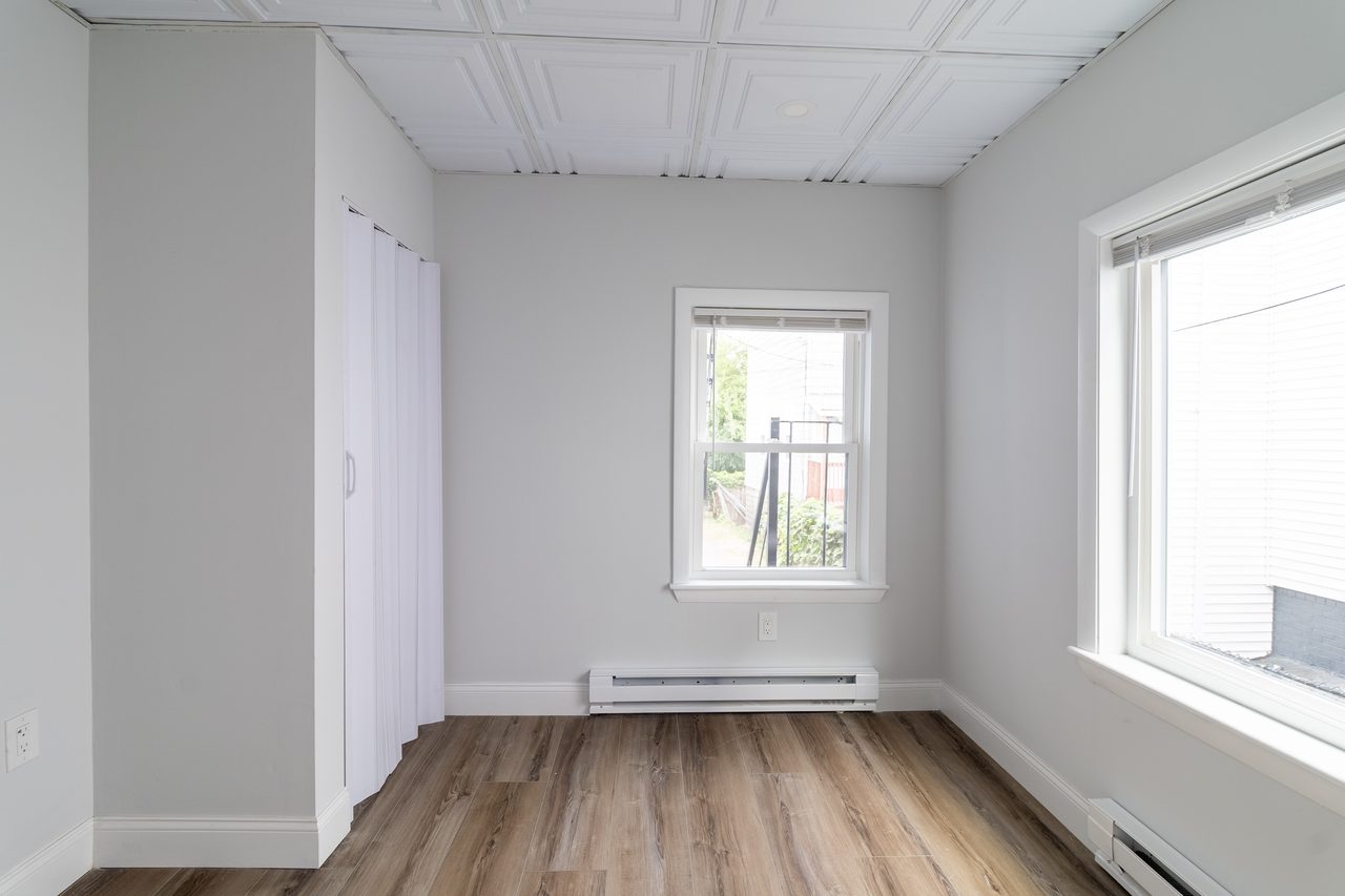 #1758: Somerville - Queen Bedroom A - 3