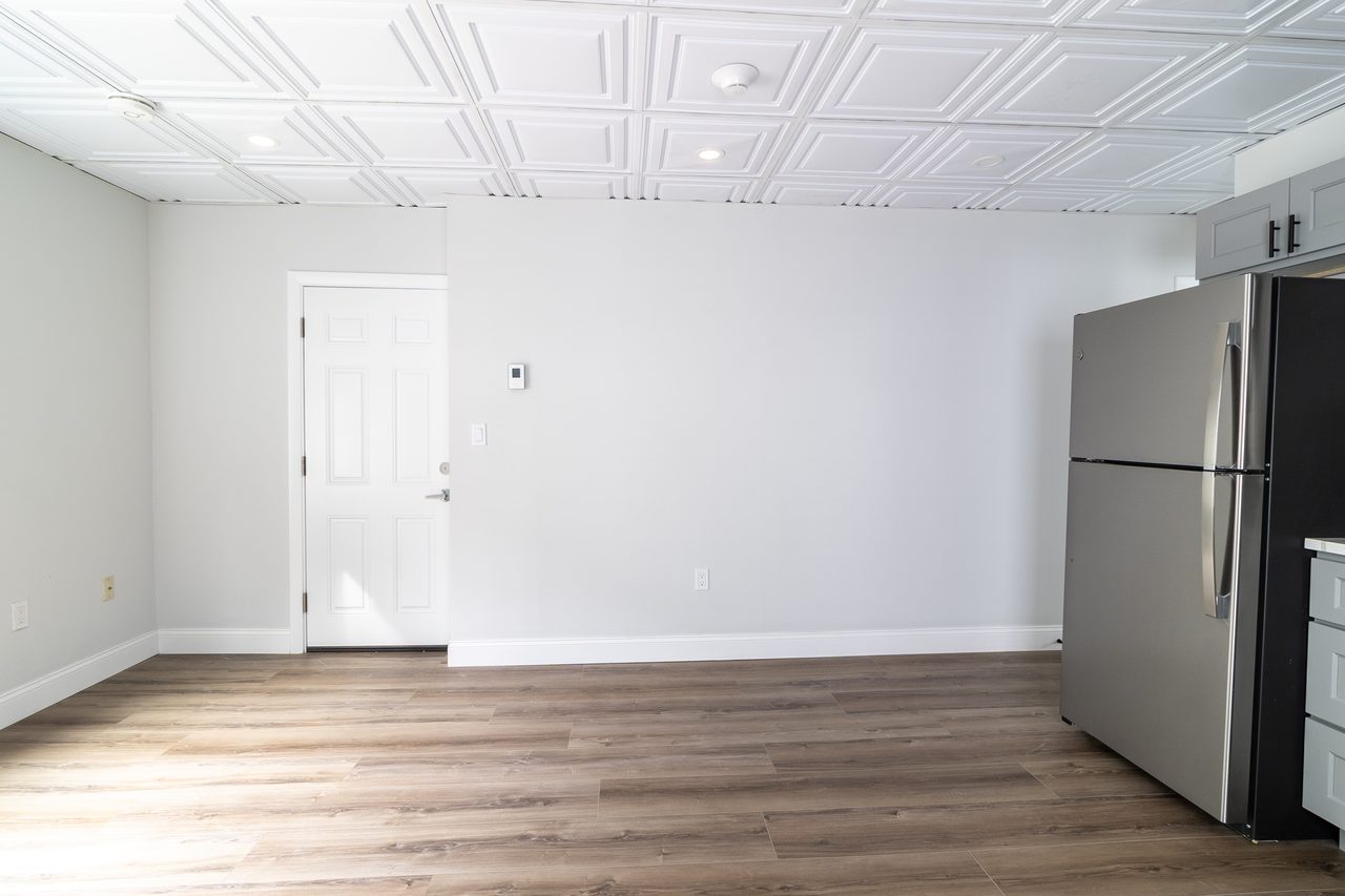 #1758: Somerville - Queen Bedroom A - 15