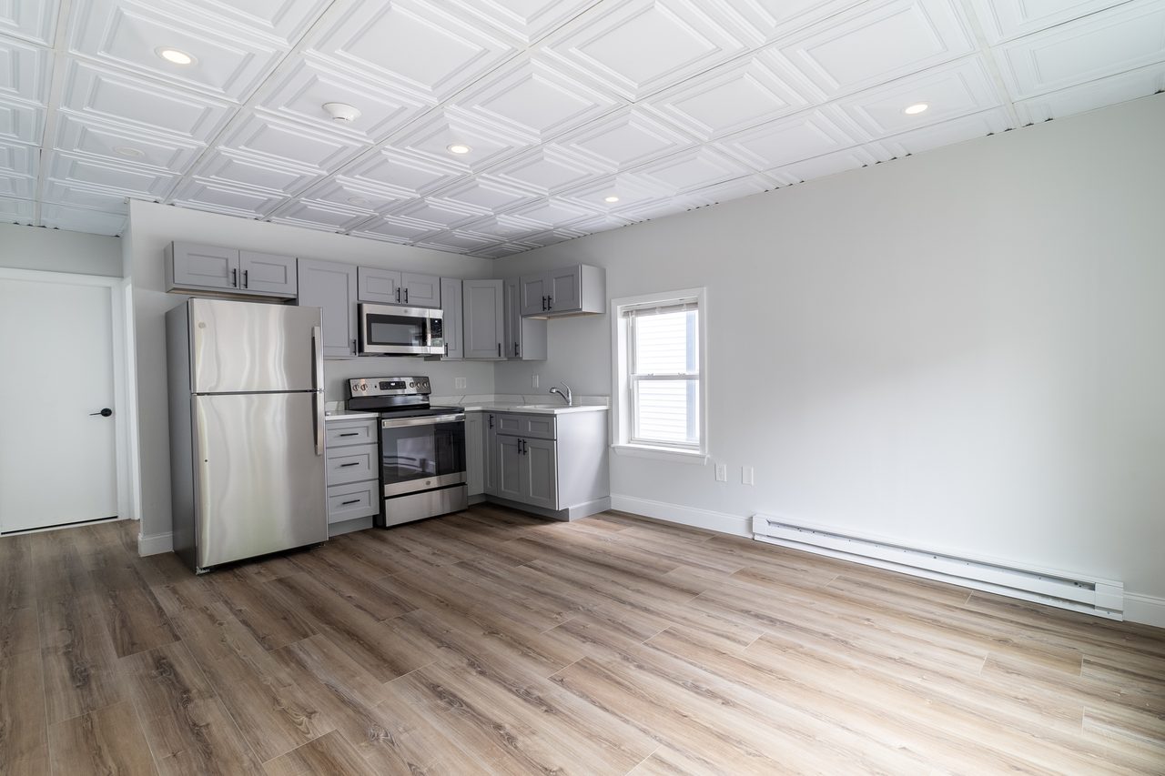 #1758: Somerville - Queen Bedroom A - 16