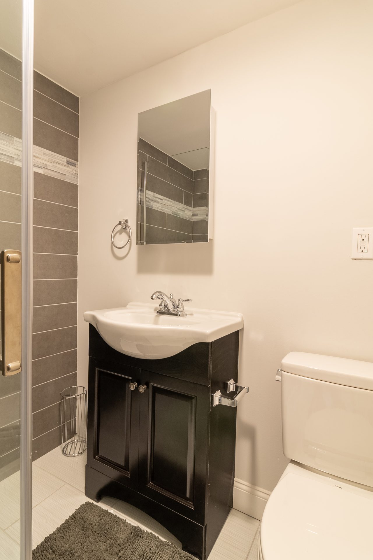 #1758: Somerville - Queen Bedroom A - 10