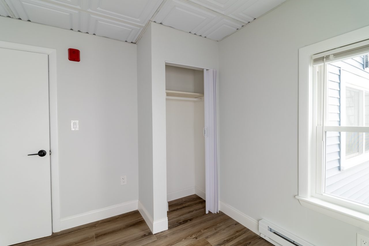 #1758: Somerville - Queen Bedroom A - 4