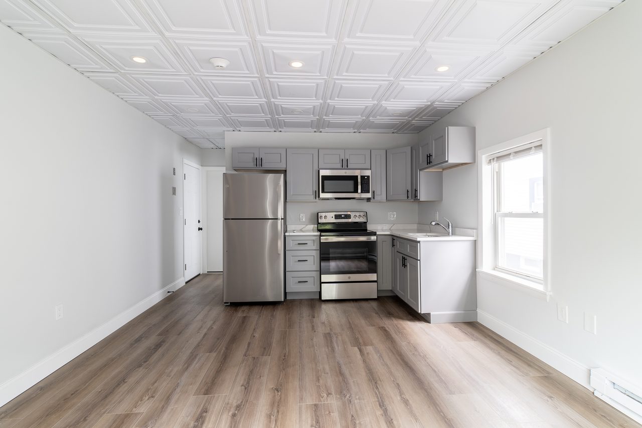 #1758: Somerville - Queen Bedroom A - 14
