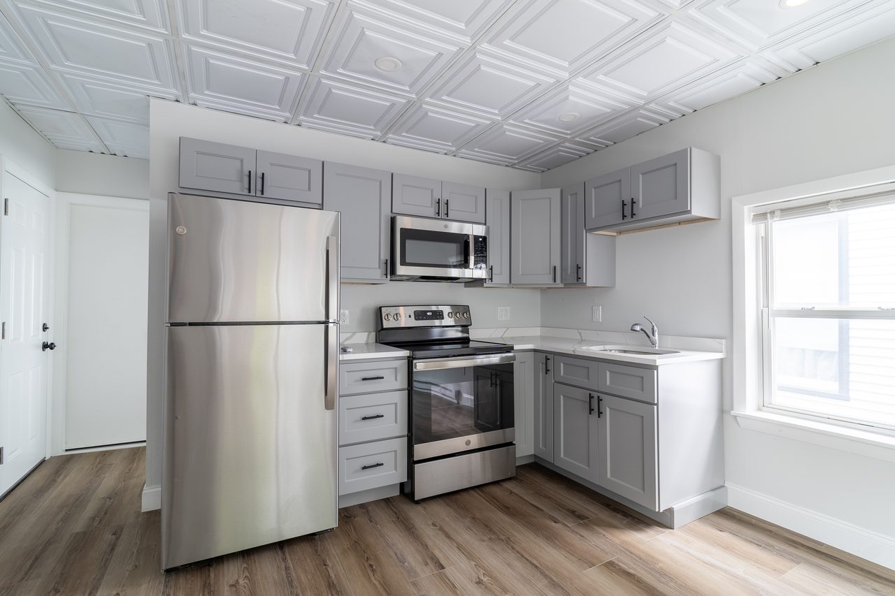 #1758: Somerville - Queen Bedroom A - 17