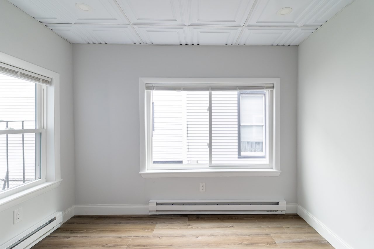 #1758: Somerville - Queen Bedroom A - 5