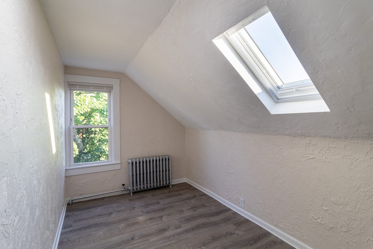  #1735: Allston - Queen Bedroom F  -  #1735: Allston  - Gallery -  2