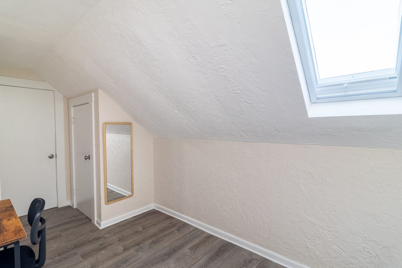  #1735: Allston - Queen Bedroom E  -  #1735: Allston  - Gallery -  3
