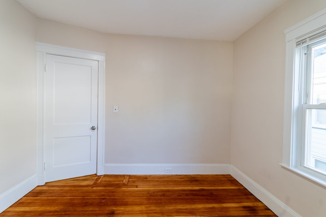  #1735: Allston - Queen Bedroom C  -  #1735: Allston  - Gallery -  6