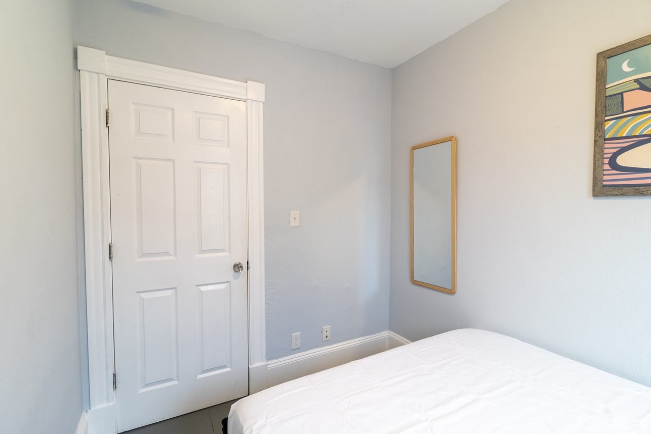 #1745: East Cambridge - Queen Bedroom B - #1745: East Cambridge - Gallery - 3