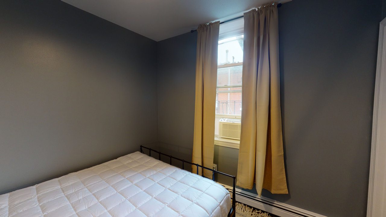  #471: North End - Queen Bedroom C  -  #471: North End  - Gallery -  6