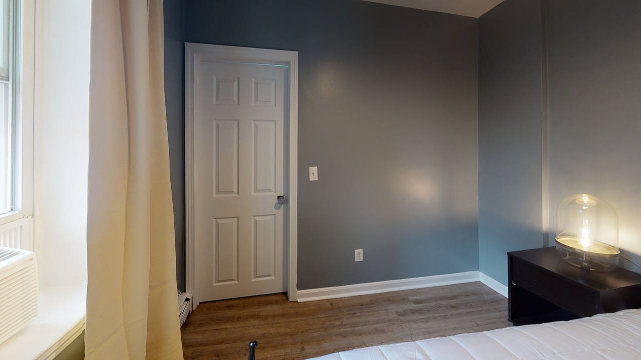  #471: North End - Queen Bedroom C  -  #471: North End  - Gallery -  8