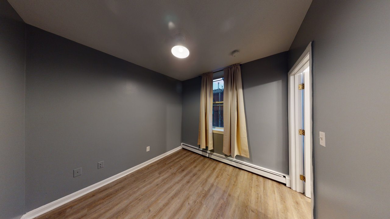  #471: North End - Queen Bedroom C  -  #471: North End  - Gallery -  3