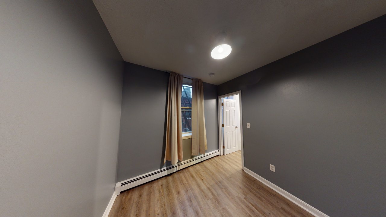  #471: North End - Queen Bedroom C  -  #471: North End  - Gallery -  2