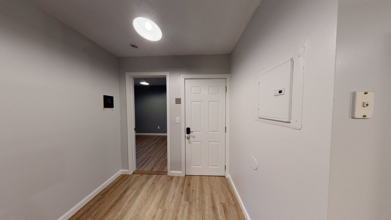 #471: North End - Queen Bedroom A - #471: North End - Gallery - 3