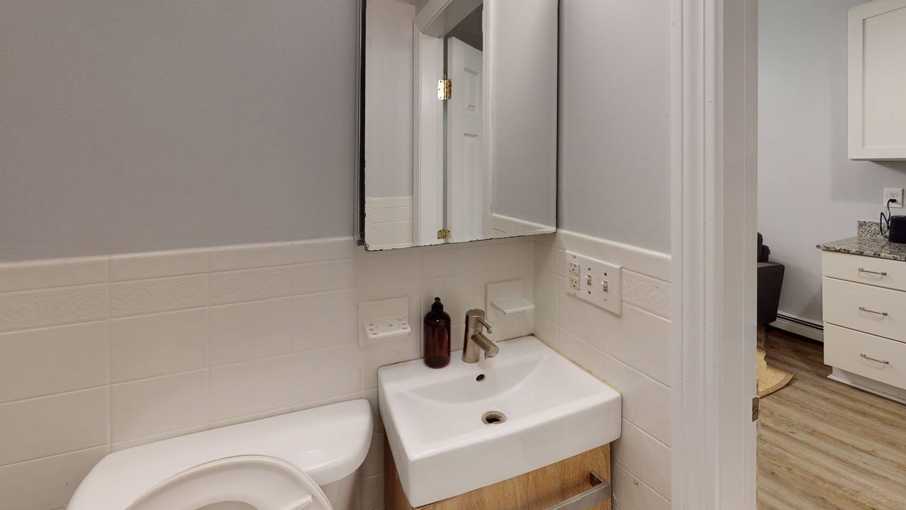  #471: North End - Queen Bedroom A  -  #471: North End  - Gallery -  4