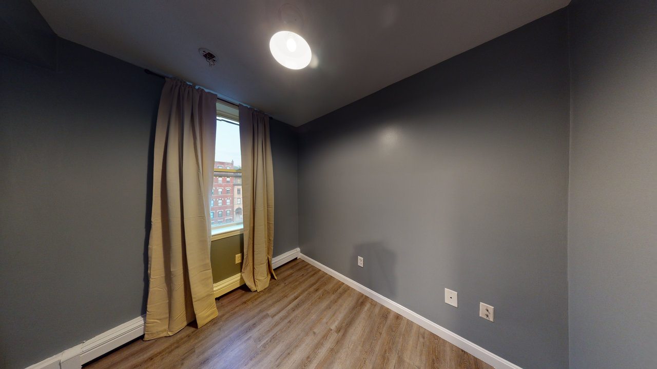  #471: North End - Queen Bedroom A  -  #471: North End  - Gallery -  10