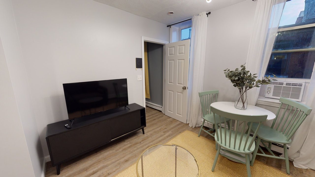  #471: North End - Full Room B  -  #471: North End  - Gallery -  6
