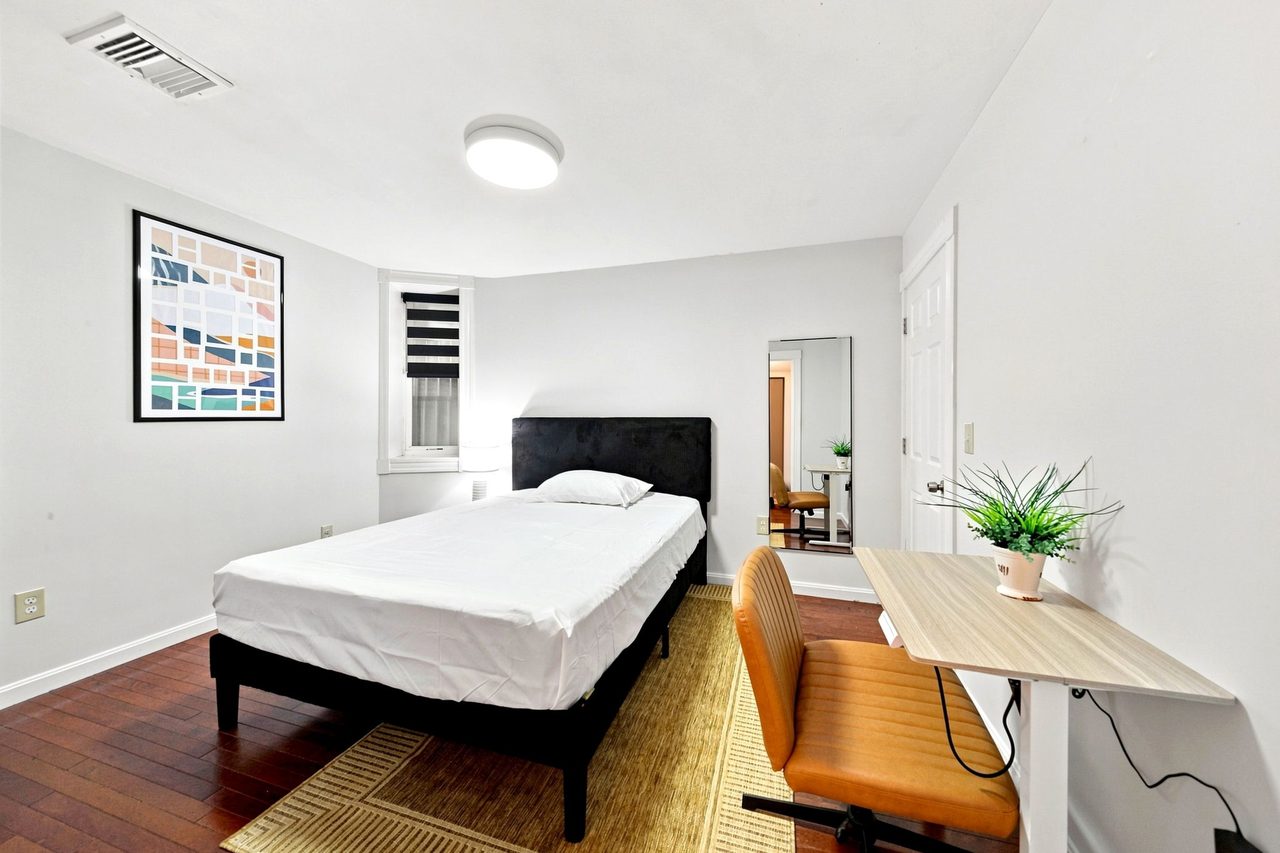 #834: Allston - Queen Bedroom G - 12