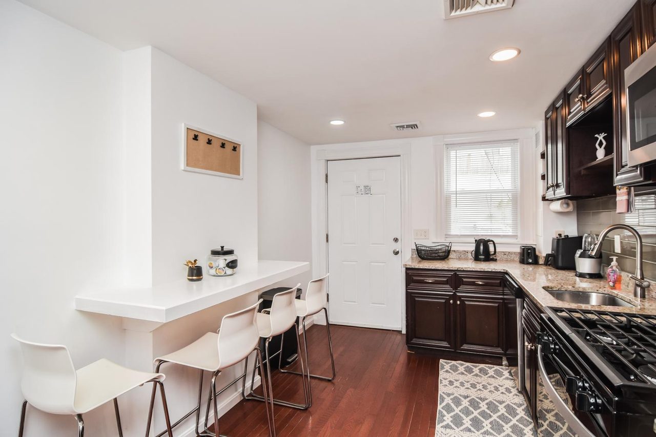 #834: Allston - Queen Bedroom G - 5