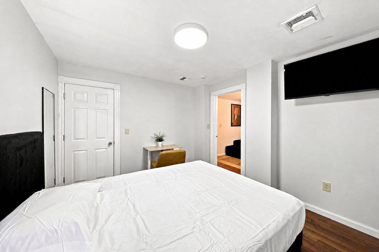 #834: Allston - Queen Bedroom G - 13
