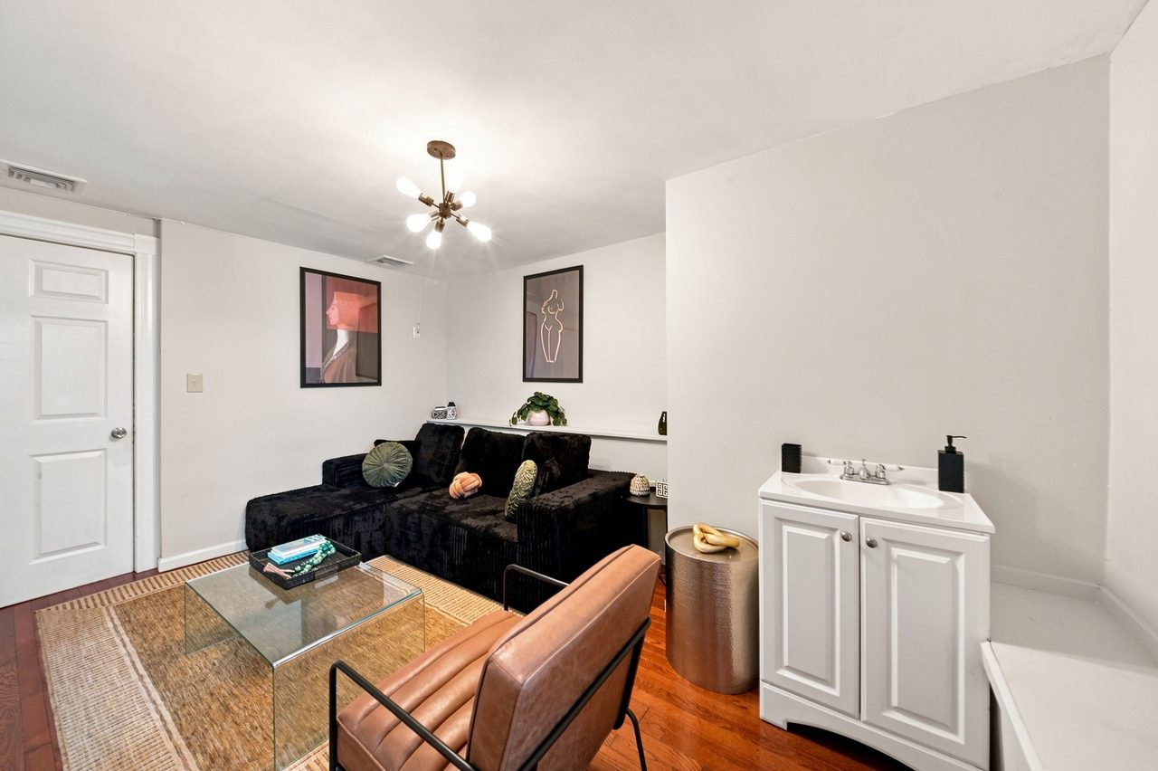#834: Allston - Queen Bedroom G - 15