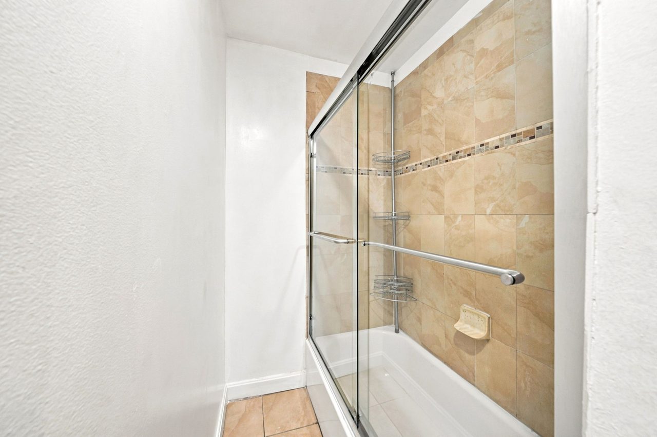 #834: Allston - Queen Bedroom A - 12