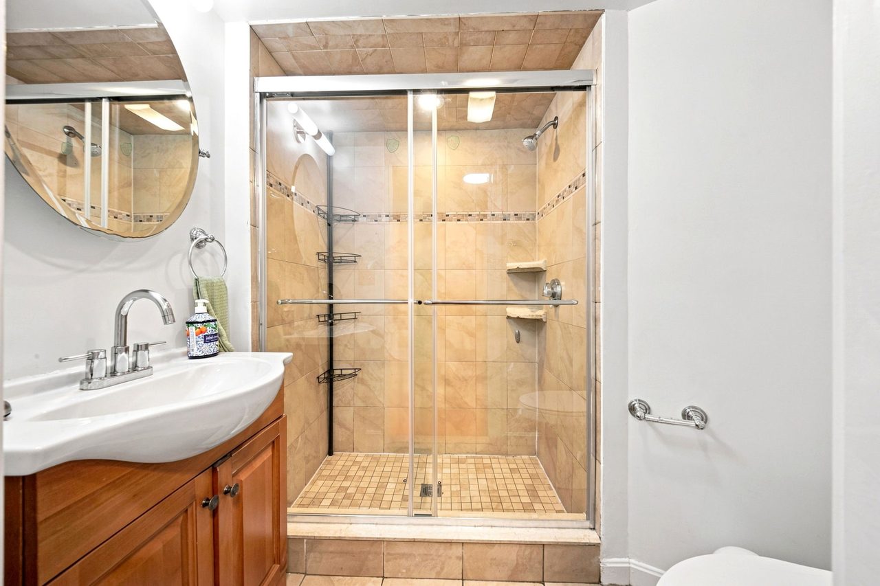 #834: Allston - Queen Bedroom D - 9