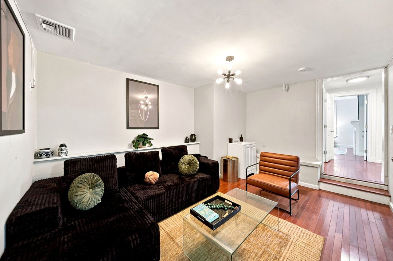 #834: Allston - Queen Bedroom E - 3