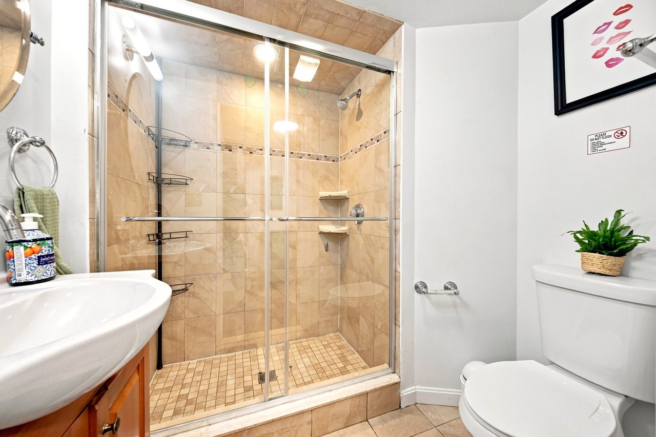 #834: Allston - Queen Bedroom E - 10