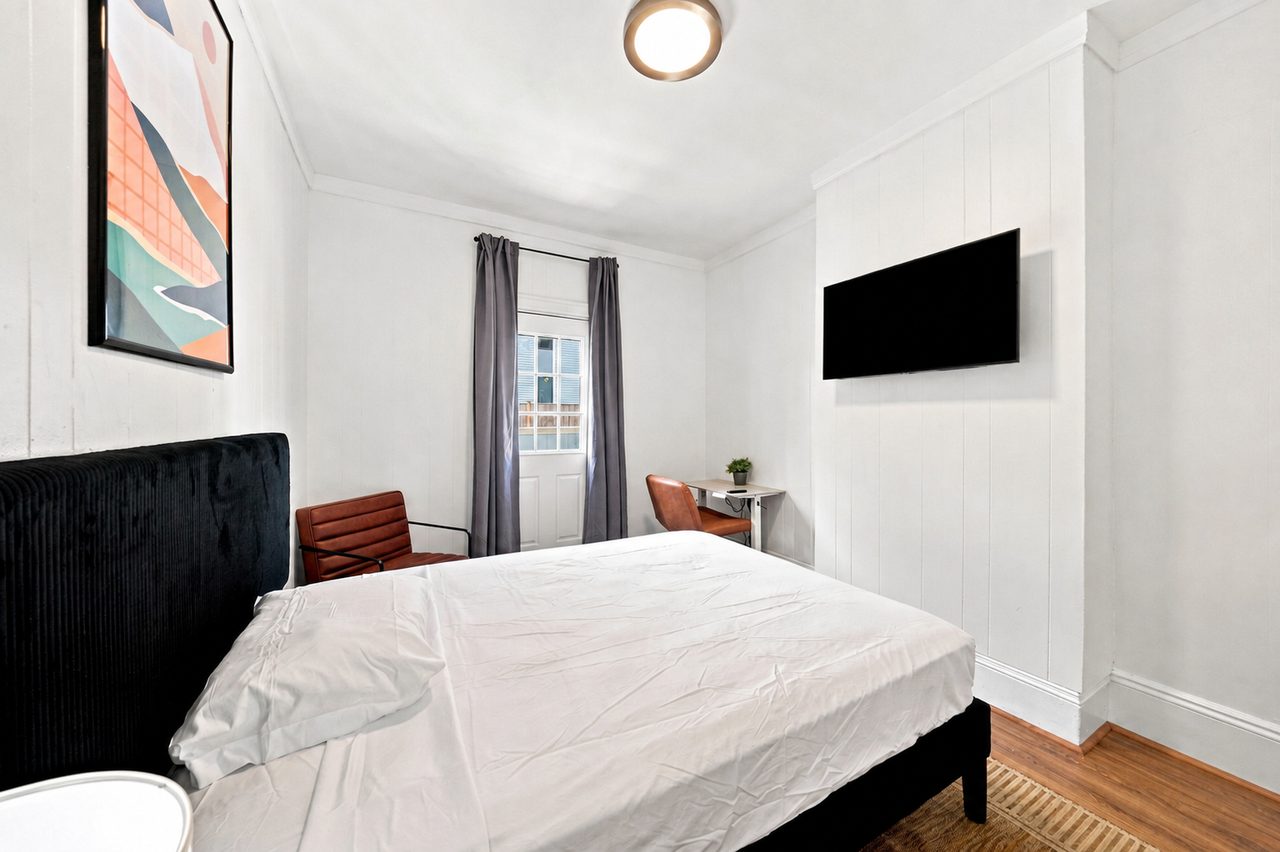 #834: Allston - Queen Bedroom C - 23