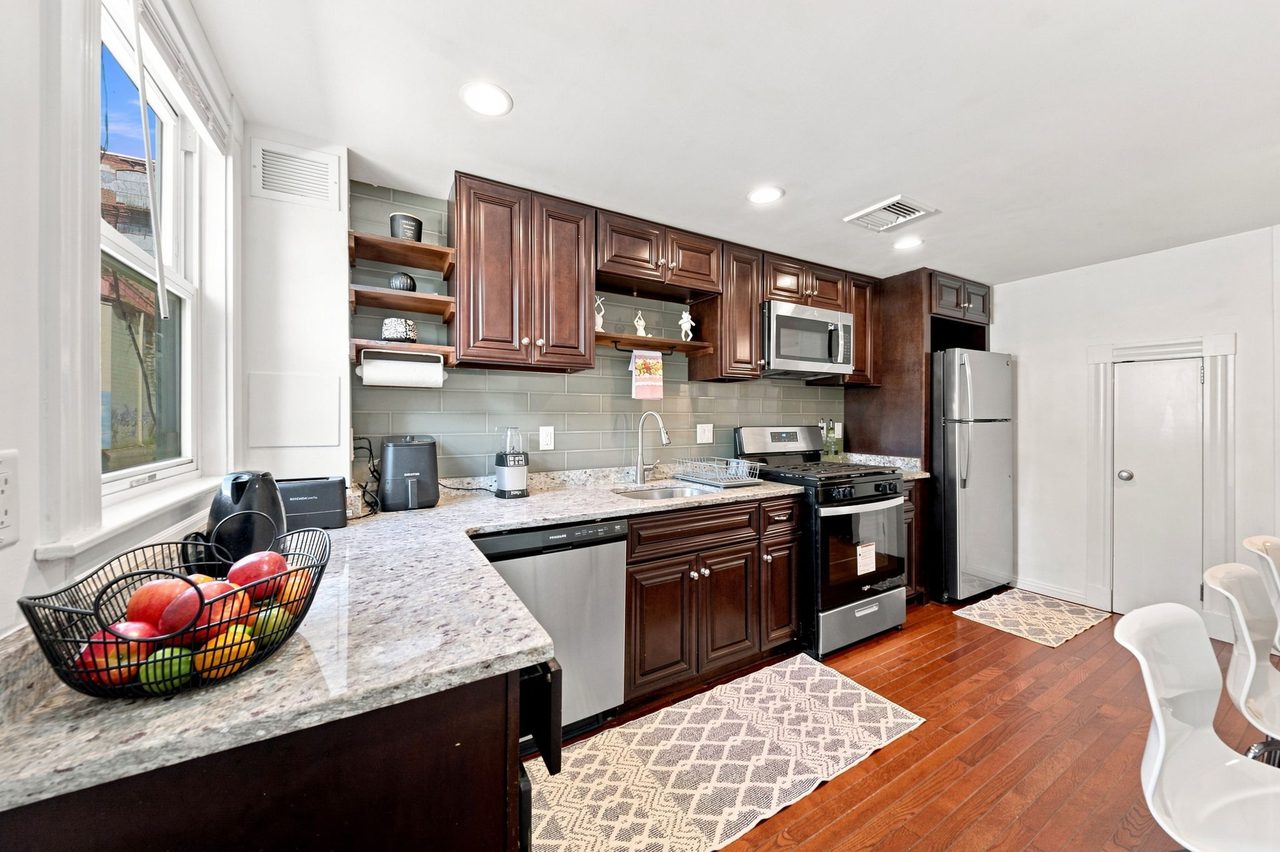 #834: Allston - Queen Bedroom C - 28
