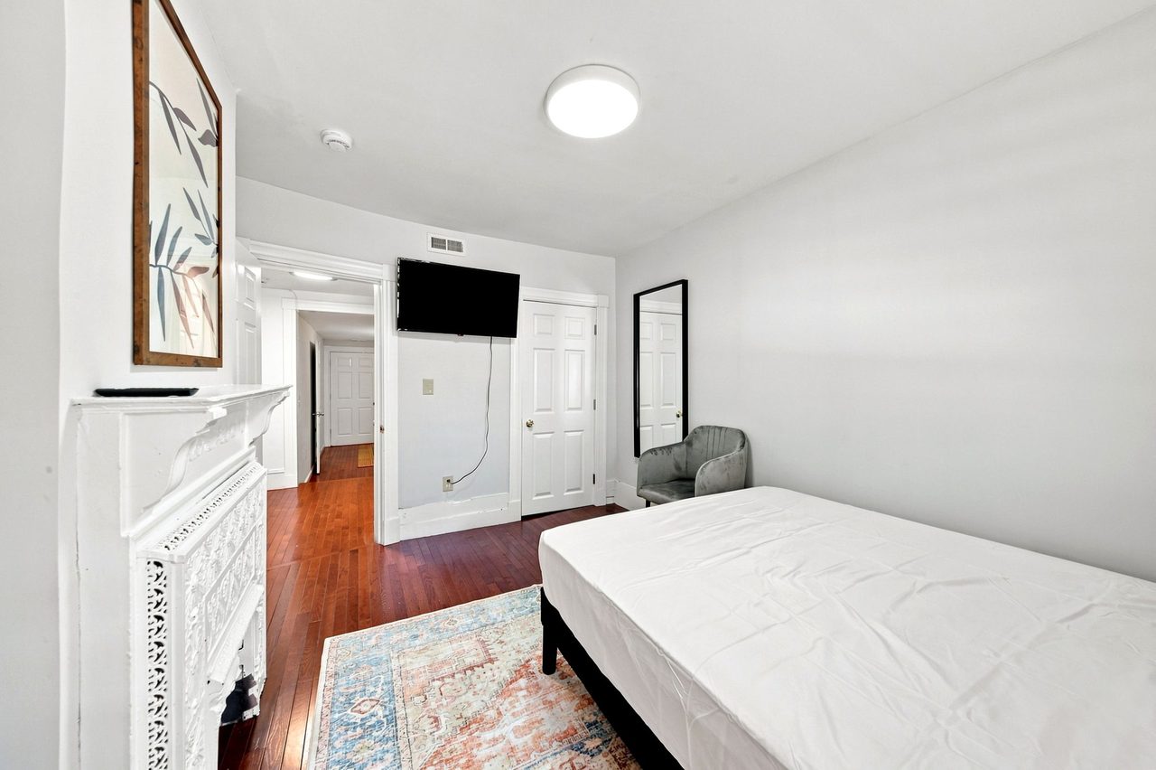 #834: Allston - Queen Bedroom F - 22