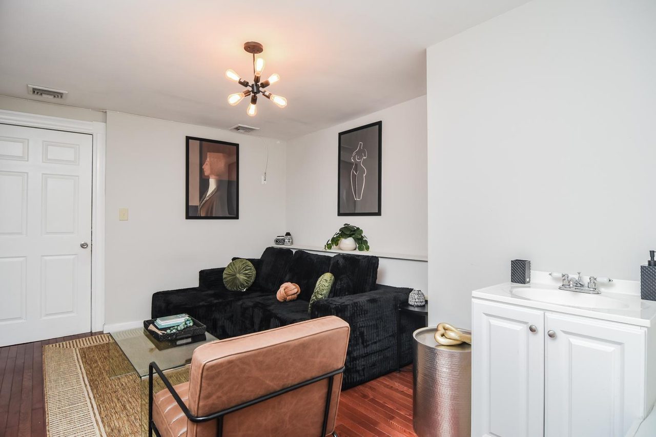 #834: Allston - Queen Bedroom F - 17