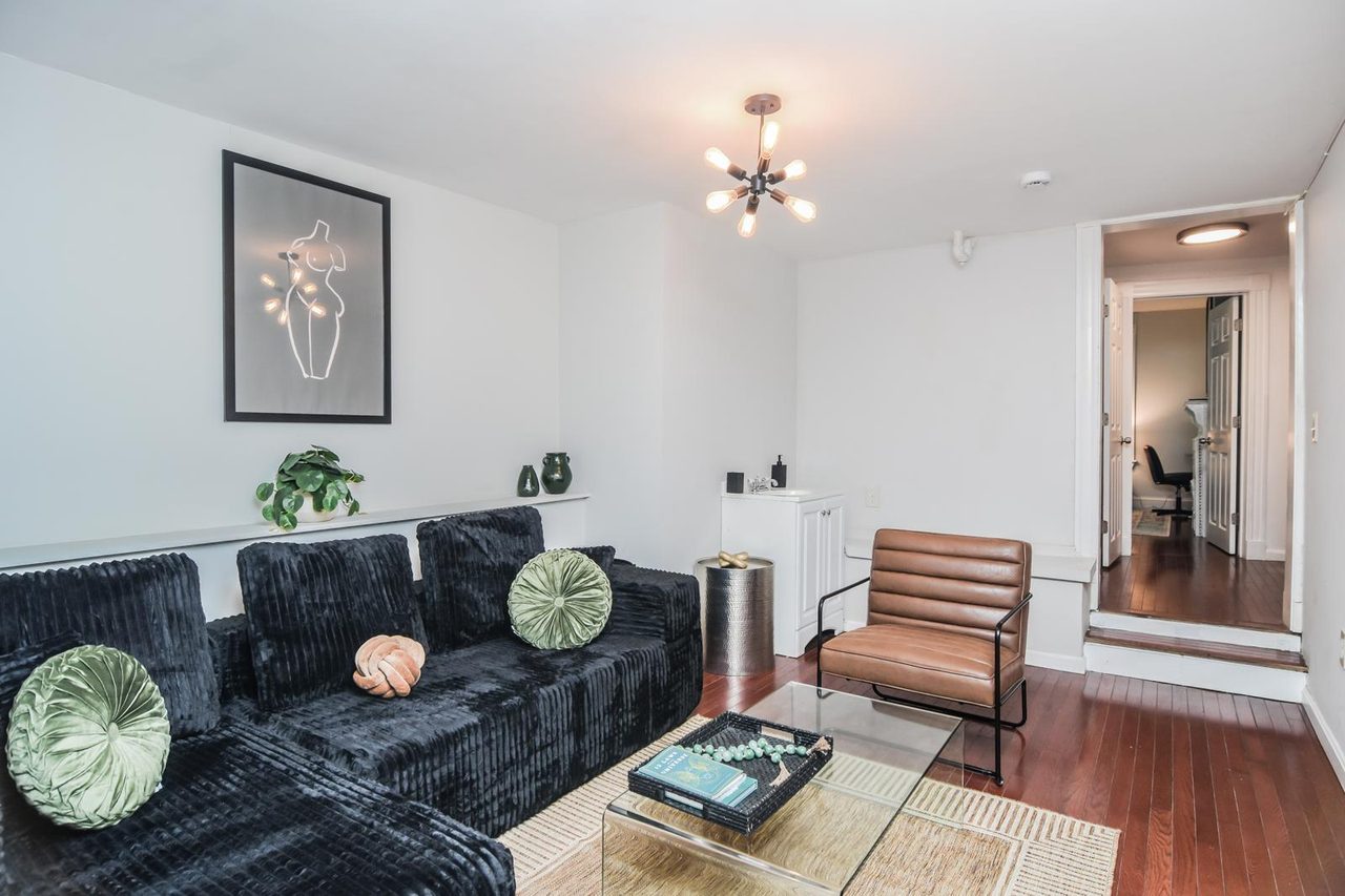 #834: Allston - Queen Bedroom F - 16