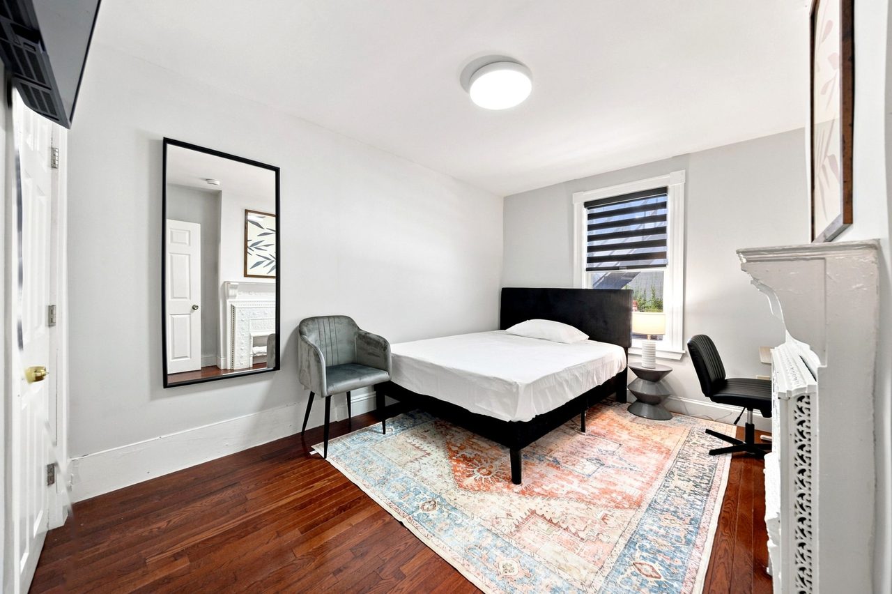 #834: Allston - Queen Bedroom F - 21