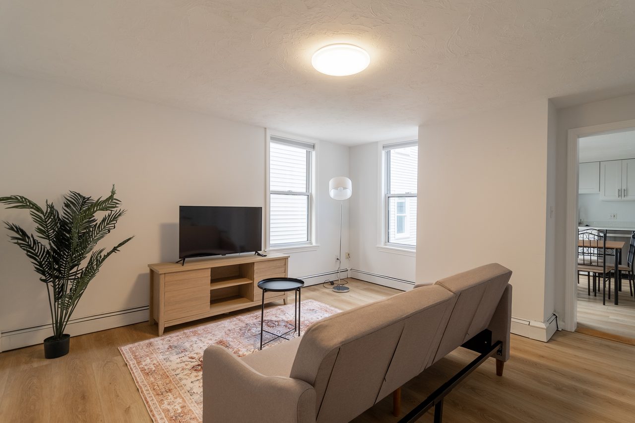 #1786: East Cambridge - Queen Room B - 4