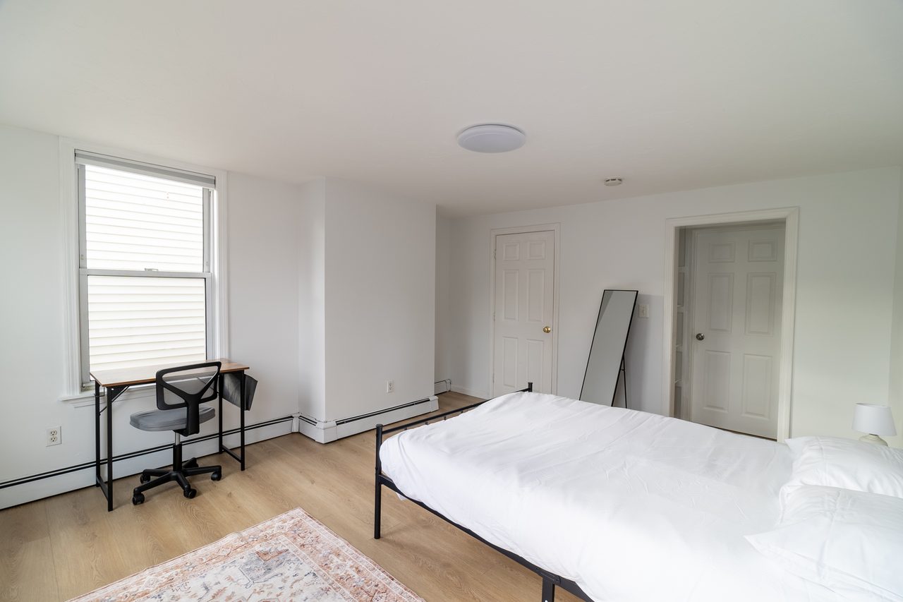 #1786: East Cambridge - Queen Room A W/Private Bathroom - 17