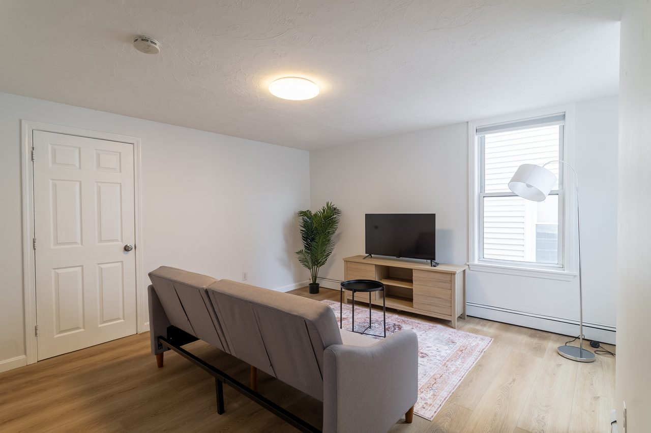 #1786: East Cambridge - Queen Room A W/Private Bathroom - 2
