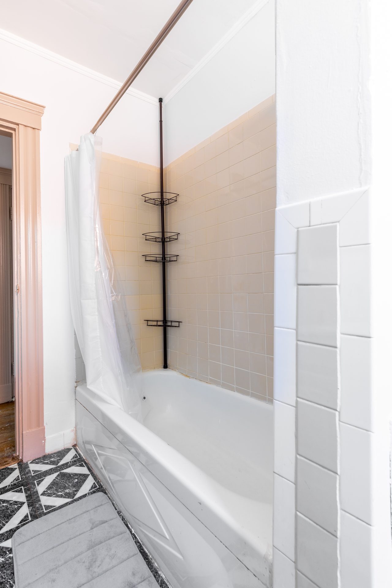 #937: Roxbury - Queen Bedroom B - 10