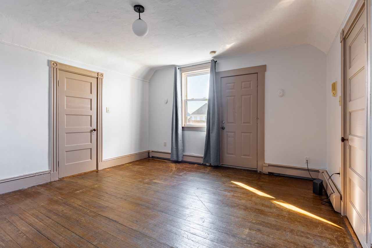 #937: Roxbury - Full Bedroom A - #937: Roxbury - Gallery - 17