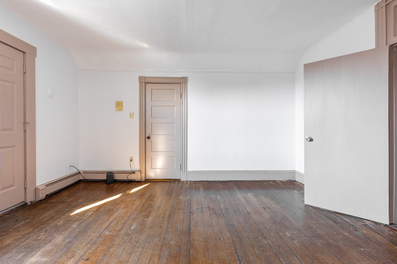 #937: Roxbury - Full Bedroom A - #937: Roxbury - Gallery - 16
