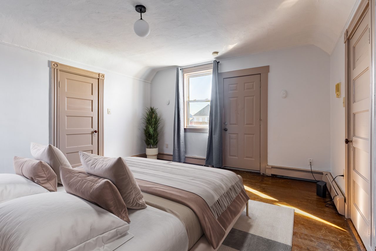 #937: Roxbury - Full Bedroom A - #937: Roxbury - Gallery - 18