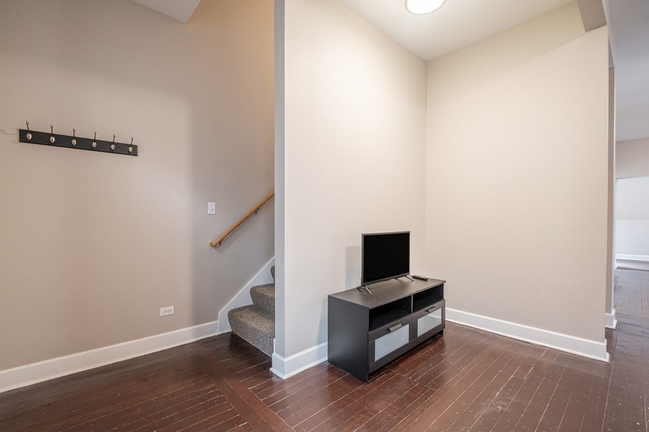 #1414: Bucktown - Full Bedroom E - #1414: Bucktown - Gallery - 1
