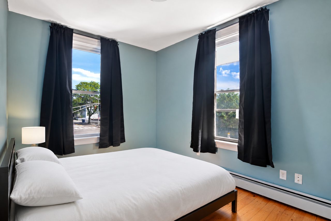 #588: Central Square (Cambridge) - Queen Bedroom B - 1