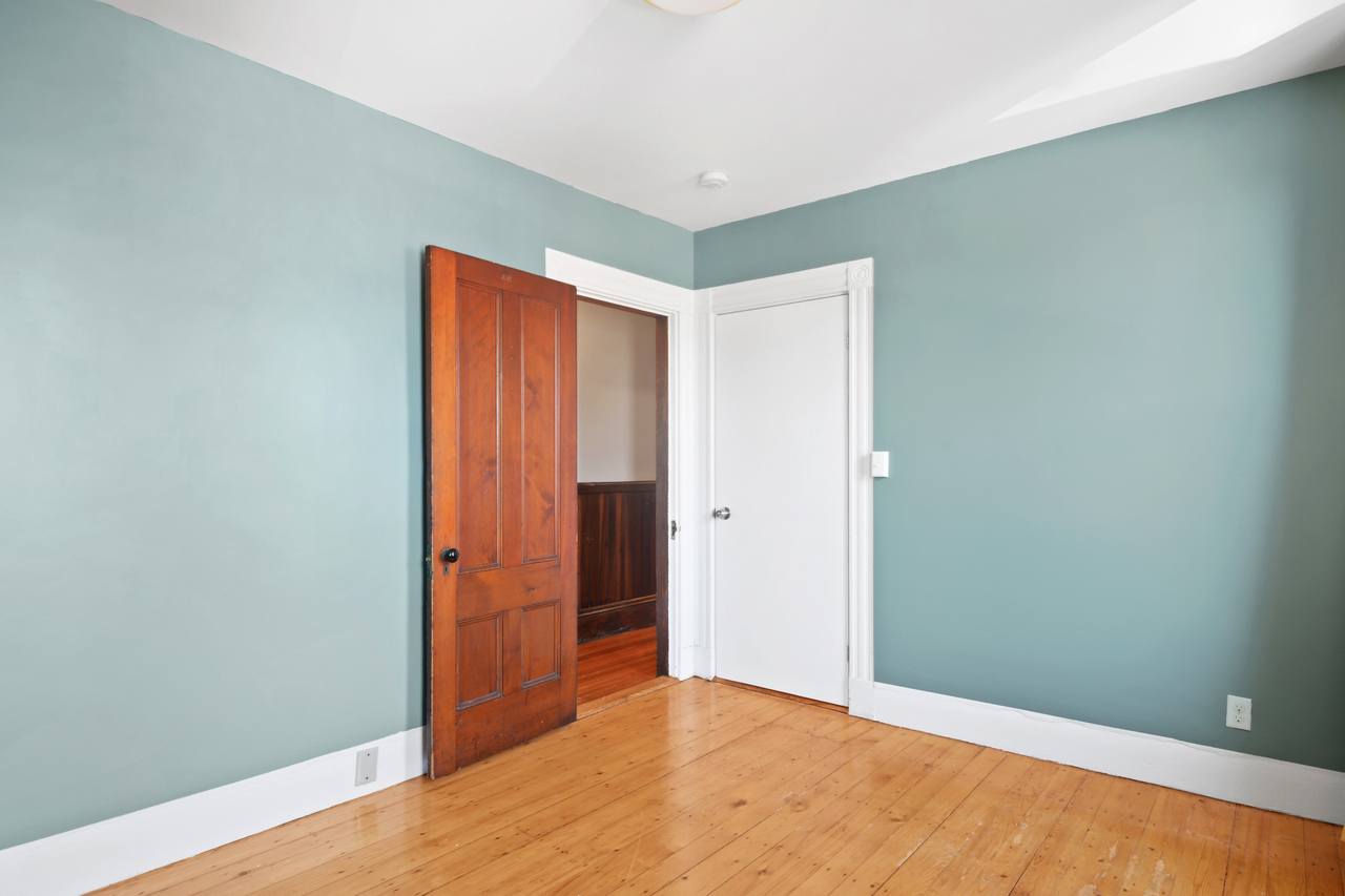  #588: Central Square (Cambridge) - Queen Bedroom C  -  #588: Central Square (Cambridge)  - Gallery -  3
