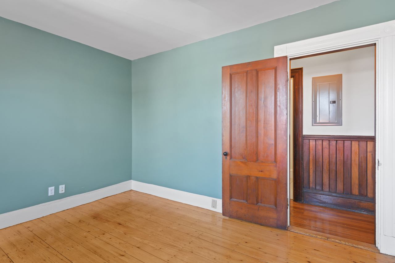  #588: Central Square (Cambridge) - Queen Bedroom C  -  #588: Central Square (Cambridge)  - Gallery -  4
