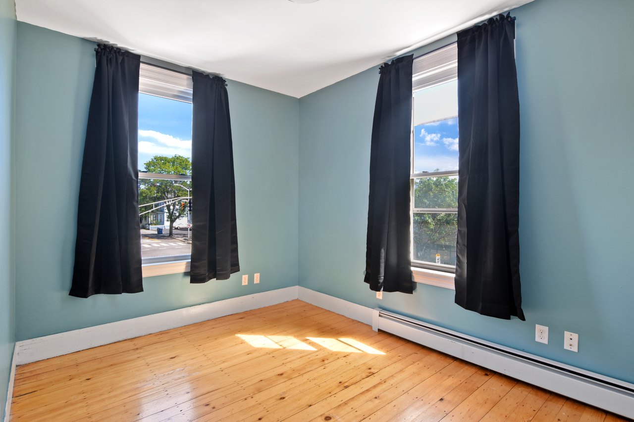  #588: Central Square (Cambridge) - Queen Bedroom B  -  #588: Central Square (Cambridge)  - Gallery -  3