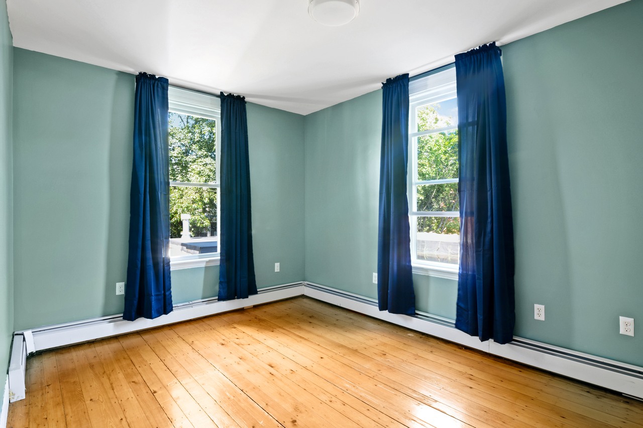  #588: Central Square (Cambridge) - Queen Bedroom D  -  #588: Central Square (Cambridge)  - Gallery -  2