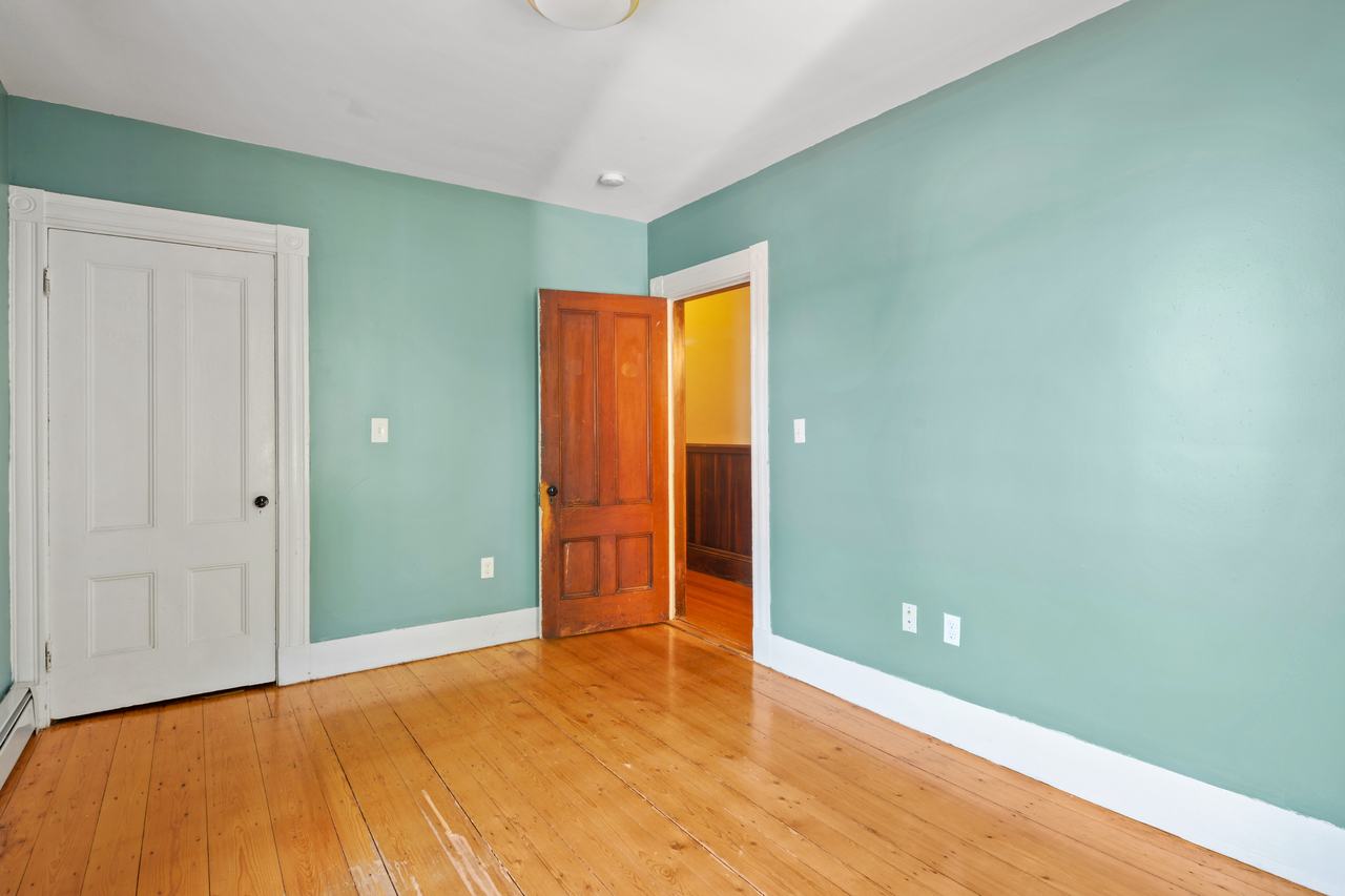  #588: Central Square (Cambridge) - Queen Bedroom D  -  #588: Central Square (Cambridge)  - Gallery -  3